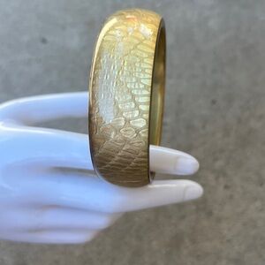 vintage Copper wide bangle bracelet featuring a textured, snake skin gold Sz 8